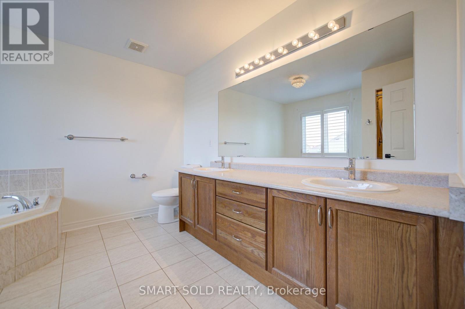 39 Schuster Lane, Vaughan, ON - Indoor Photo Showing Bathroom
