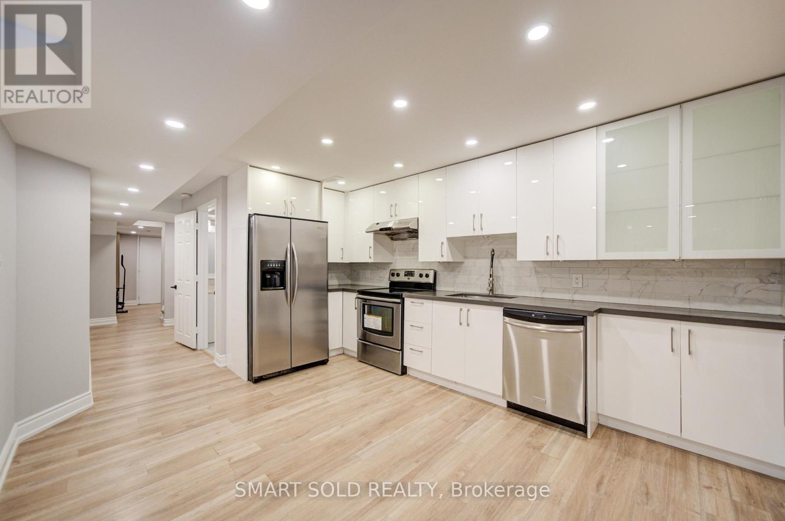 39 Schuster Lane, Vaughan, ON - Indoor Photo Showing Kitchen