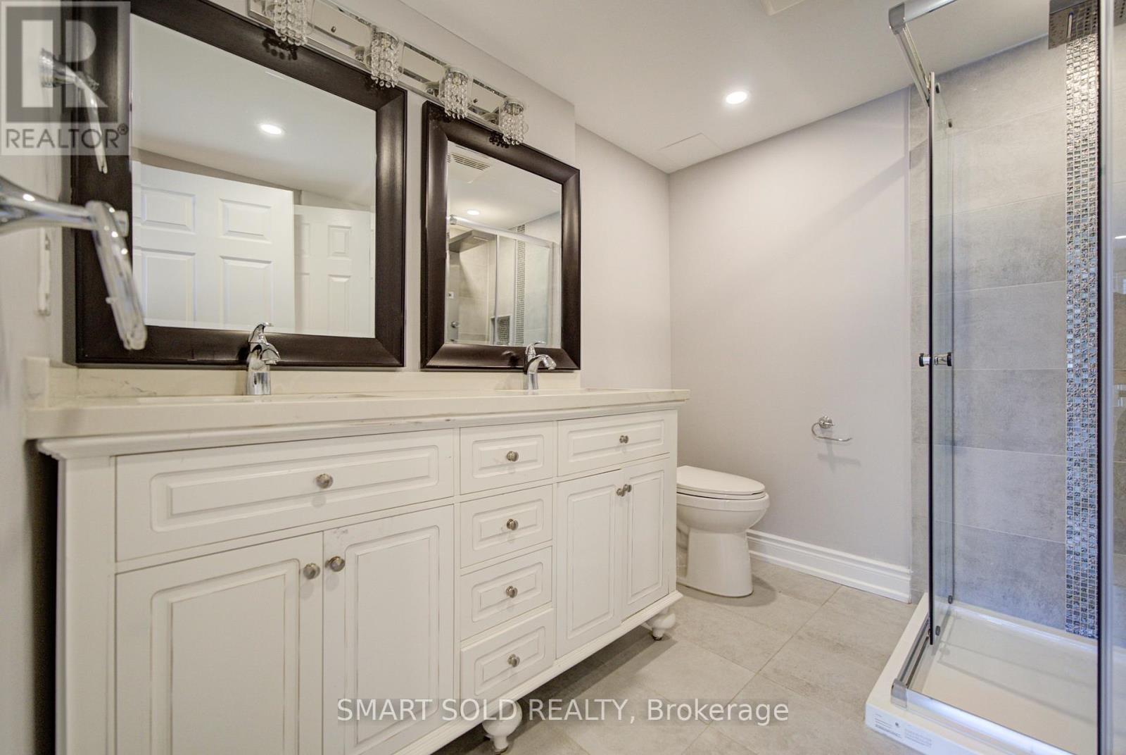 39 Schuster Lane, Vaughan, ON - Indoor Photo Showing Bathroom