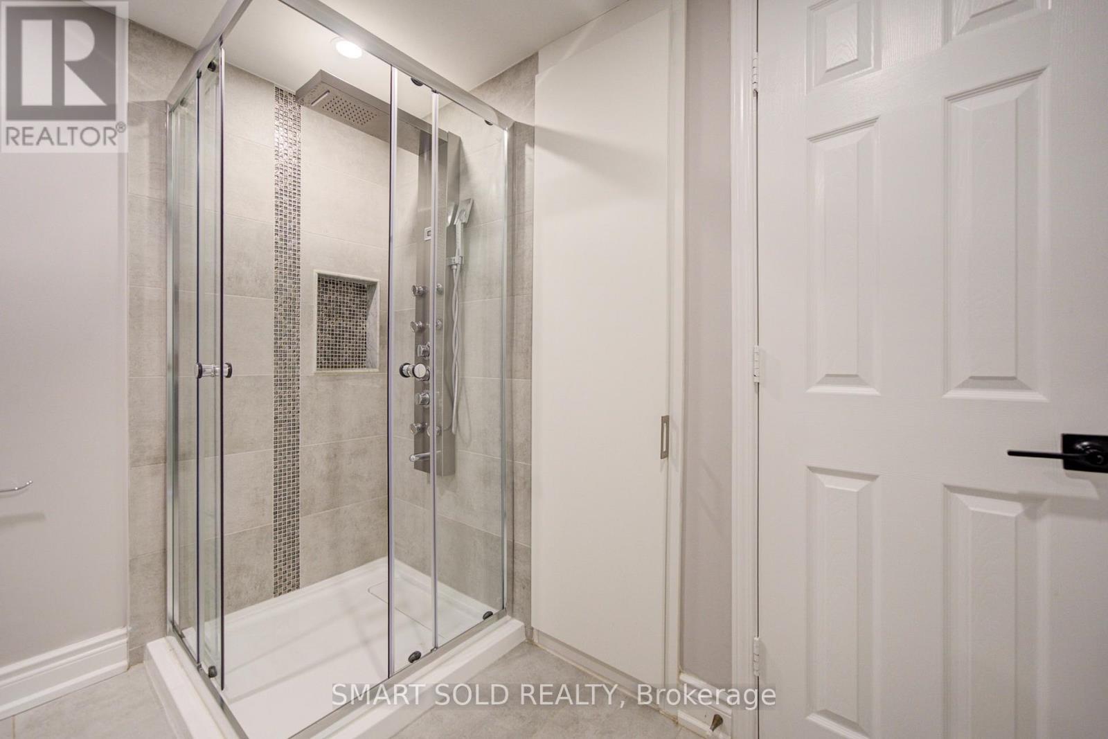 39 Schuster Lane, Vaughan, ON - Indoor Photo Showing Bathroom