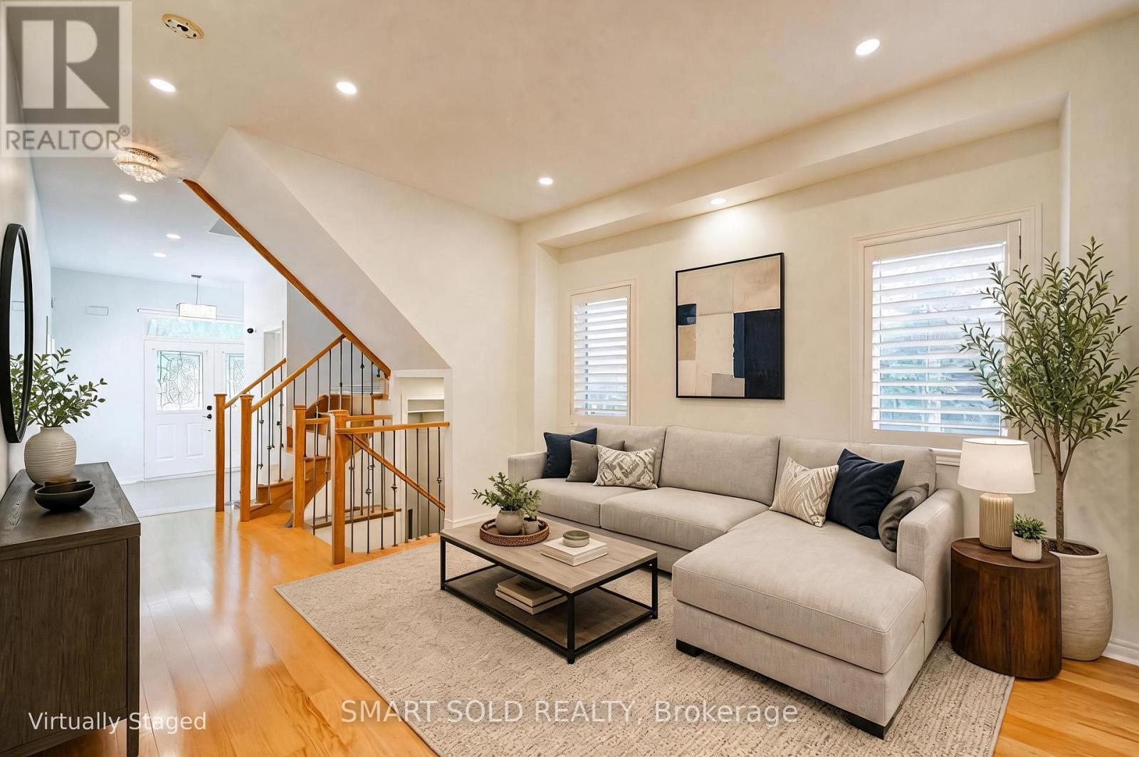 39 Schuster Lane, Vaughan, ON - Indoor Photo Showing Living Room