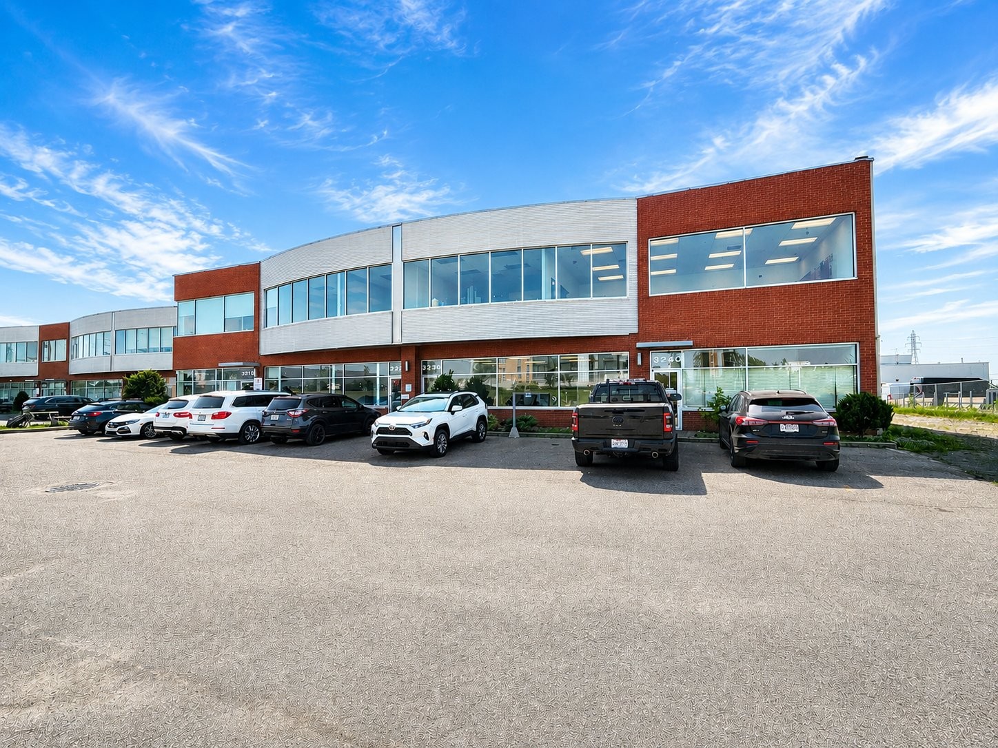 Façade - 3220 Av. Jacques-Bureau, Laval (Chomedey), QC - Outdoor