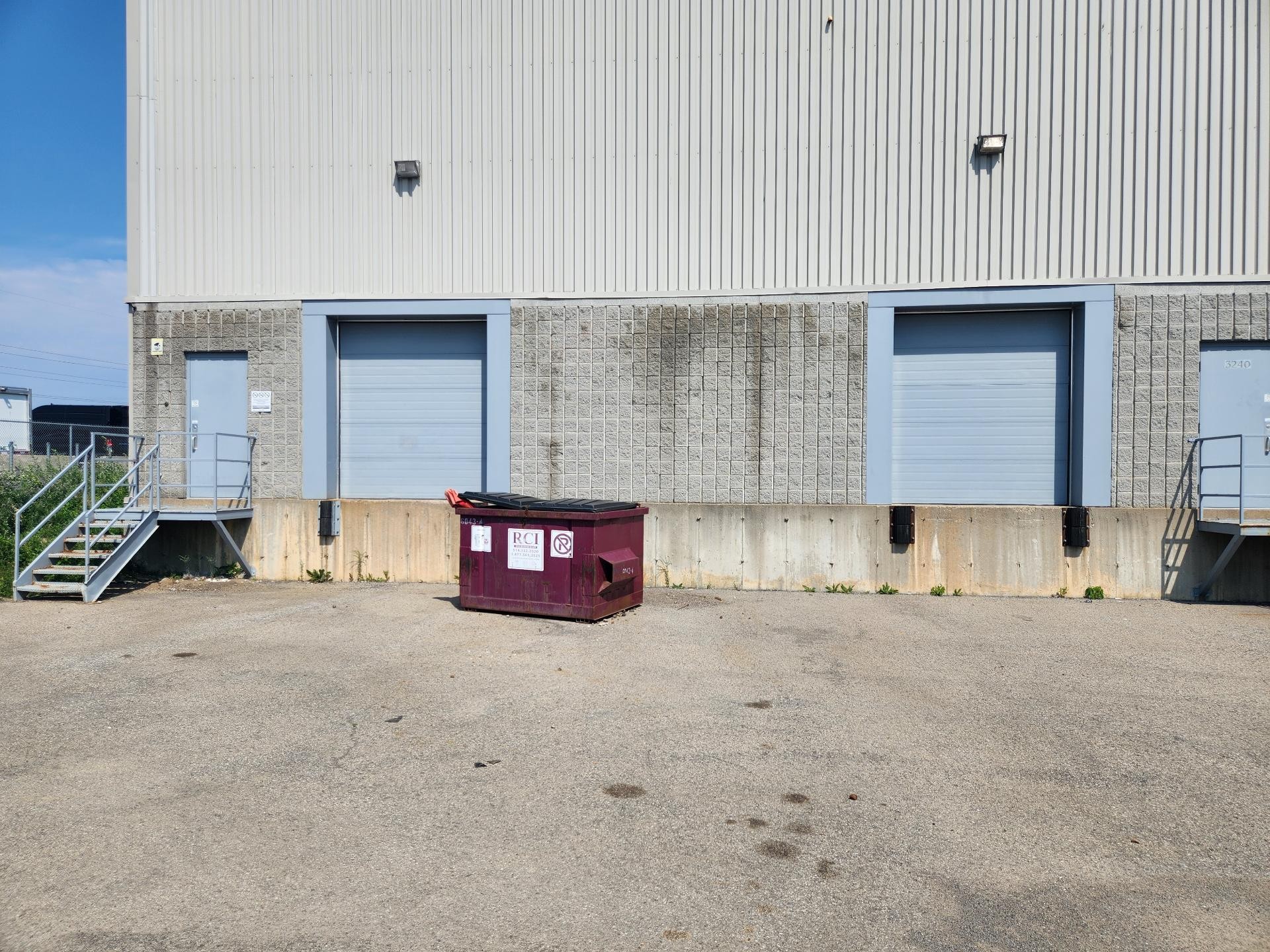 Expédition (porte/quai) - 3220 Av. Jacques-Bureau, Laval (Chomedey), QC - Outdoor With Exterior