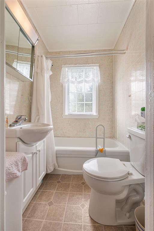 2 Back Road, Torscove, NL - Indoor Photo Showing Bathroom