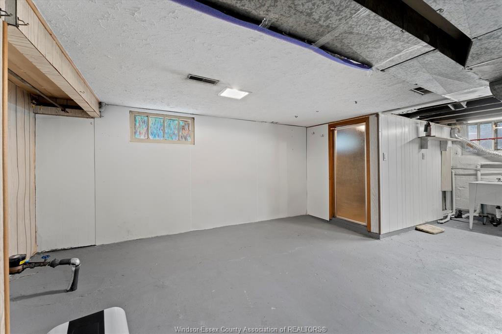 1437 Windermere, Windsor, ON