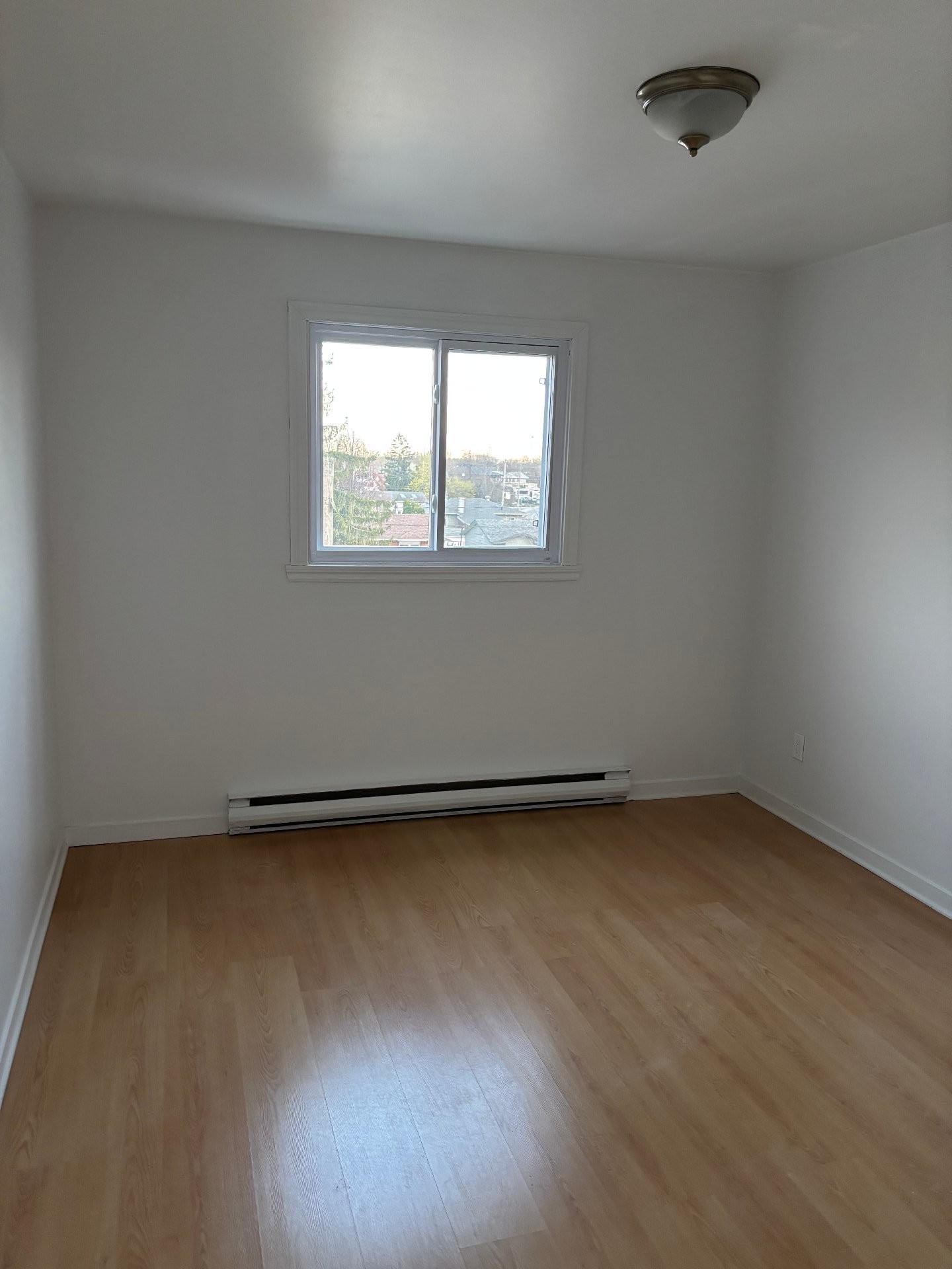 Salon - 1-3475 Rue Gélineau, Longueuil (Saint-Hubert), QC - Indoor Photo Showing Other Room