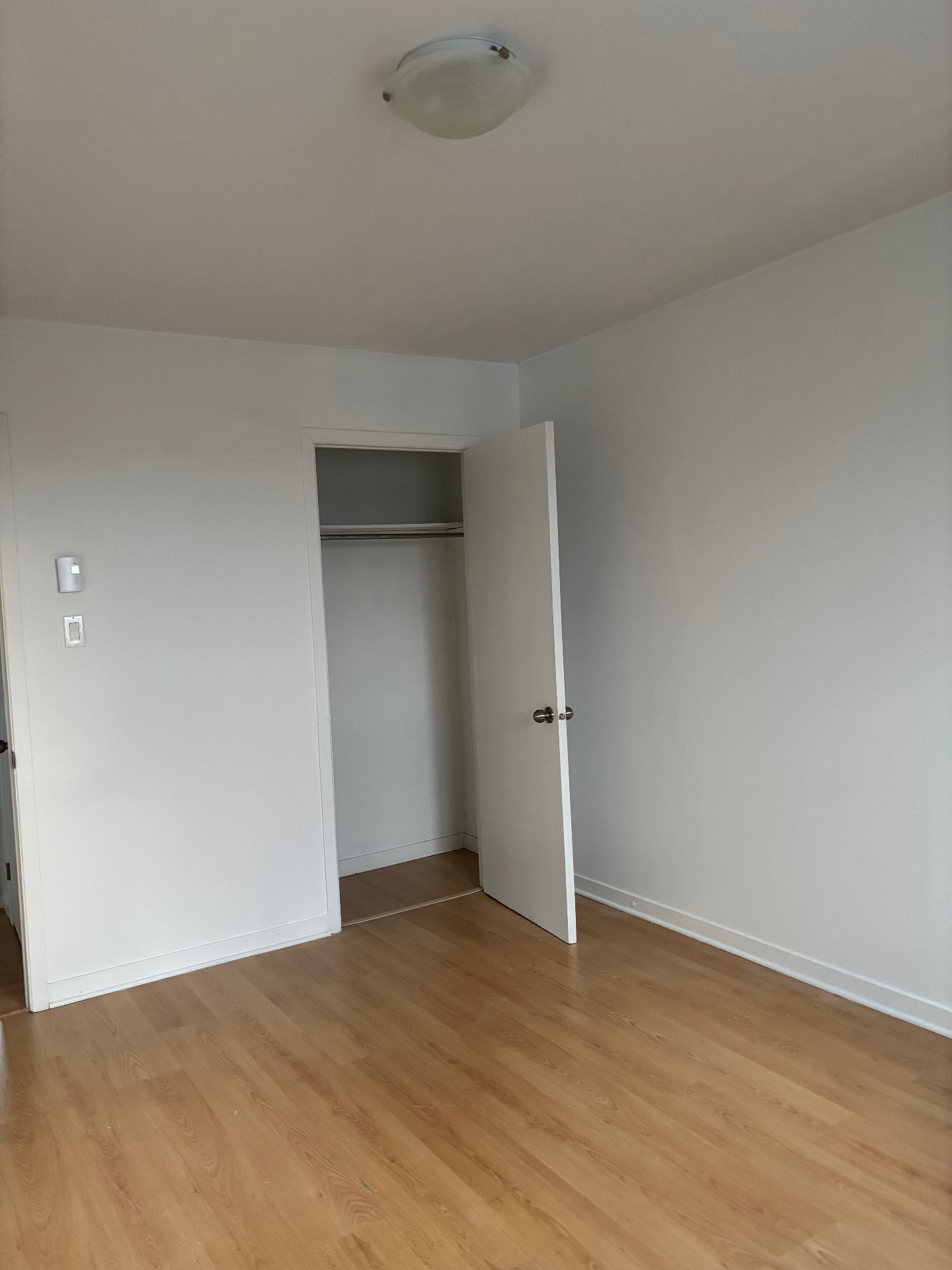 Chambre à coucher - 1-3475 Rue Gélineau, Longueuil (Saint-Hubert), QC - Indoor Photo Showing Other Room