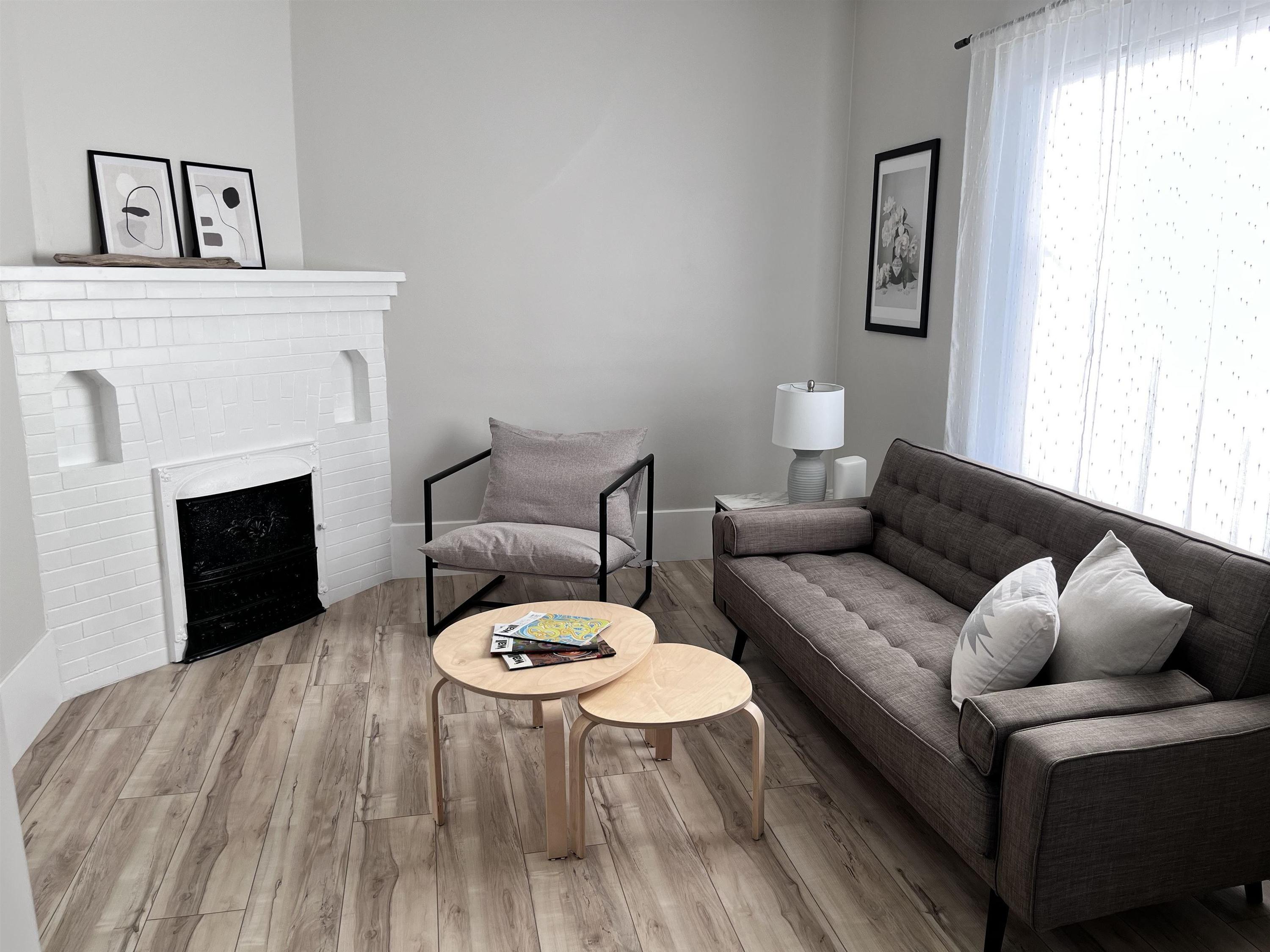 434 Hebert Street, Thunder Bay, ON - Indoor Photo Showing Living Room With Fireplace