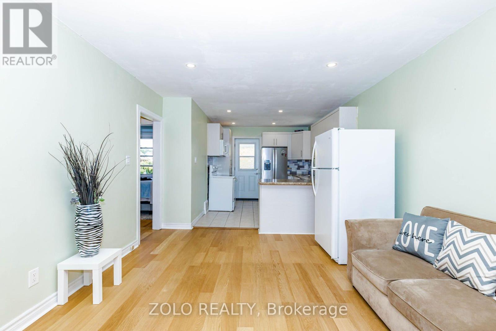 236 Parkdale Avenue S, Hamilton, ON - Indoor
