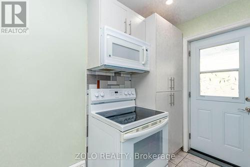 236 Parkdale Avenue S, Hamilton, ON - Indoor Photo Showing Kitchen