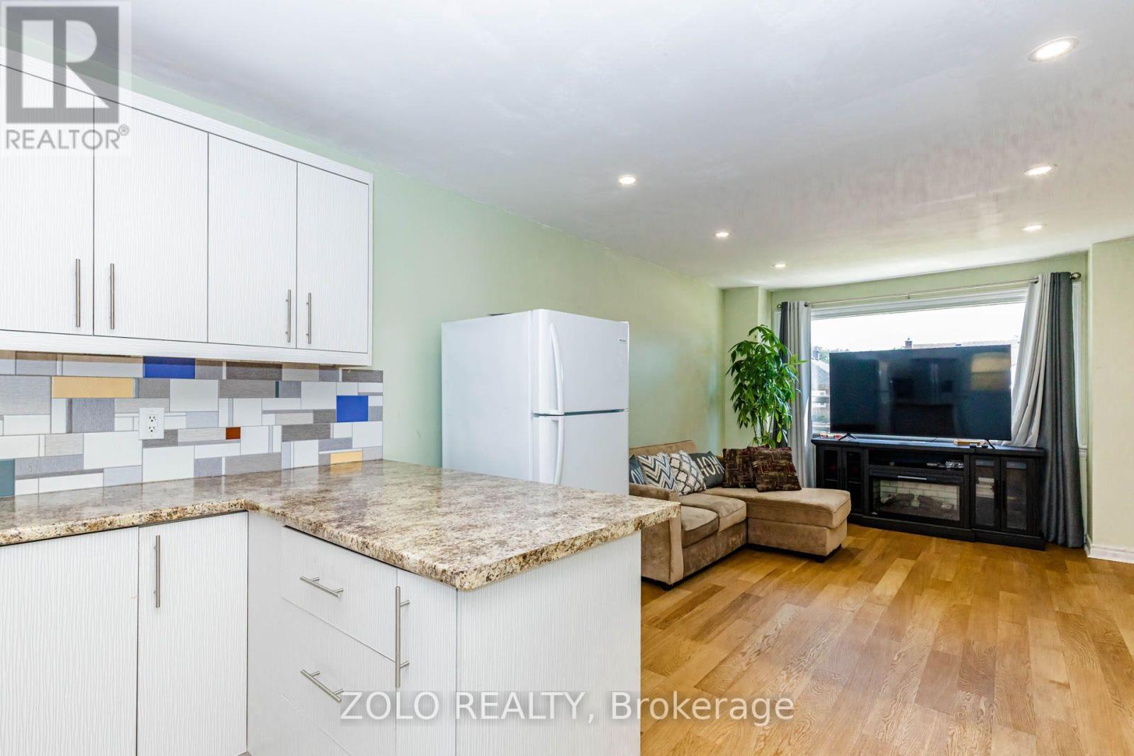 236 Parkdale Avenue S, Hamilton, ON - Indoor
