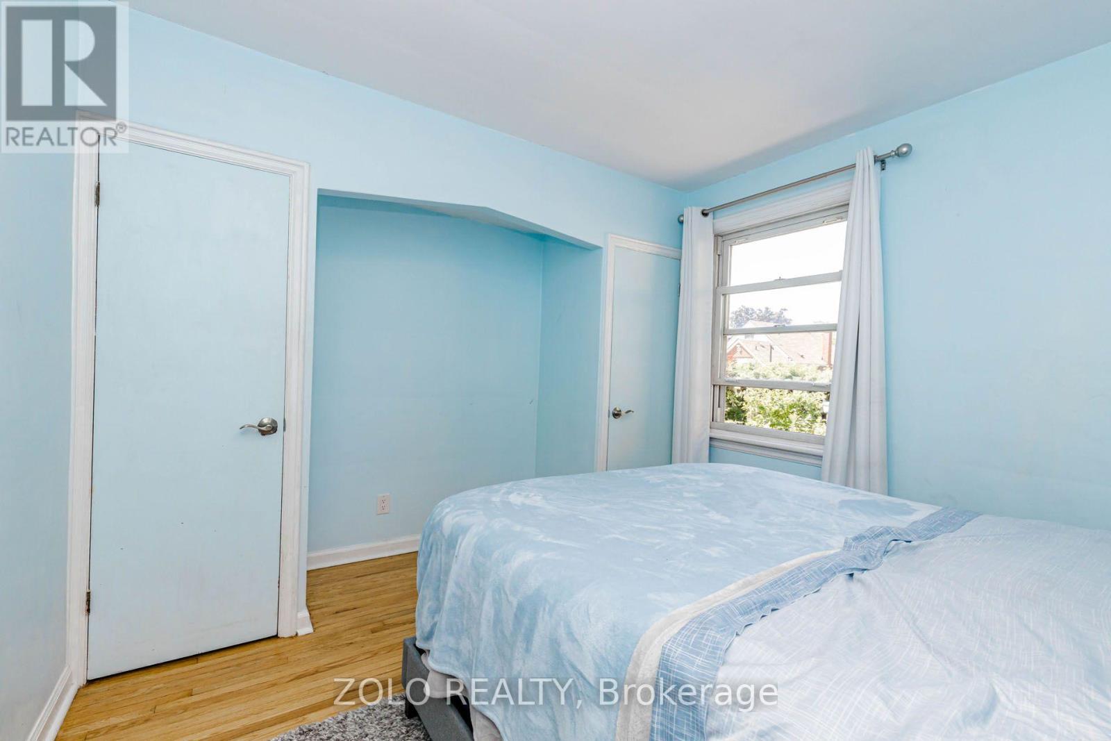 236 Parkdale Avenue S, Hamilton, ON - Indoor Photo Showing Bedroom