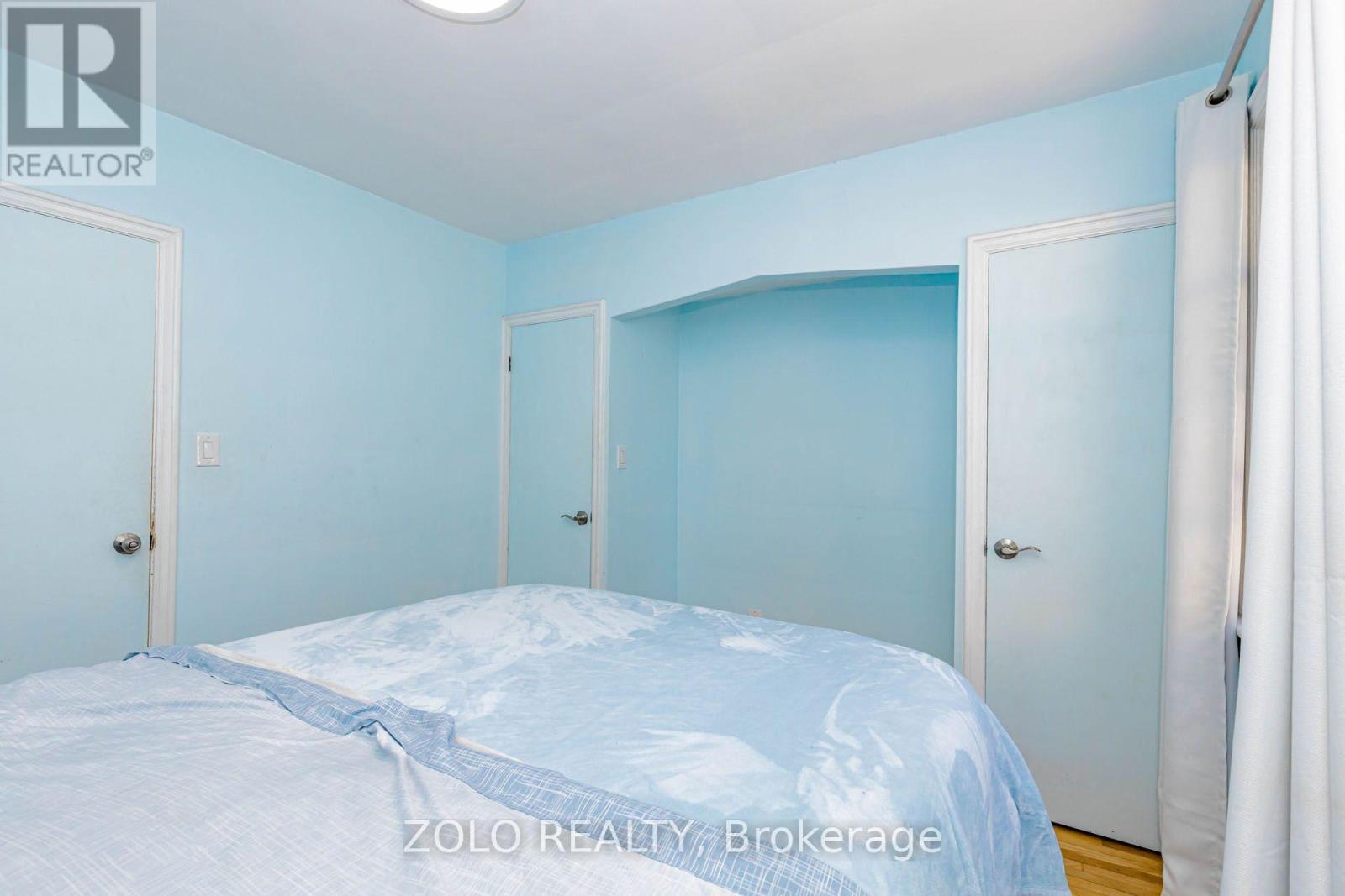 236 Parkdale Avenue S, Hamilton, ON - Indoor Photo Showing Bedroom