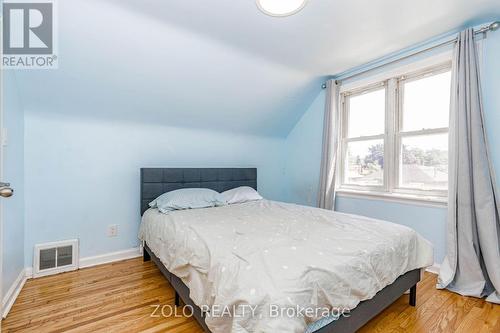 236 Parkdale Avenue S, Hamilton, ON - Indoor Photo Showing Bedroom