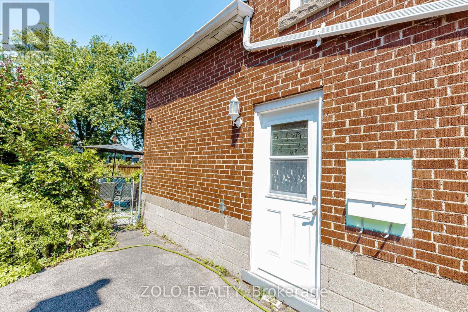 236 Parkdale Avenue S, Hamilton, ON - Outdoor With Exterior