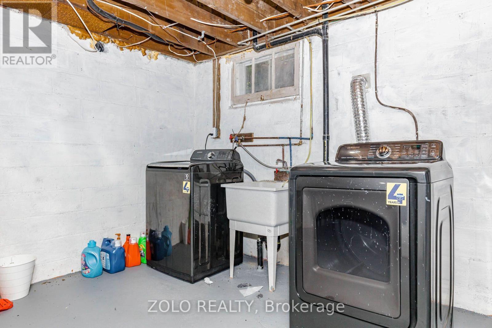 236 Parkdale Avenue S, Hamilton, ON - Indoor Photo Showing Laundry Room