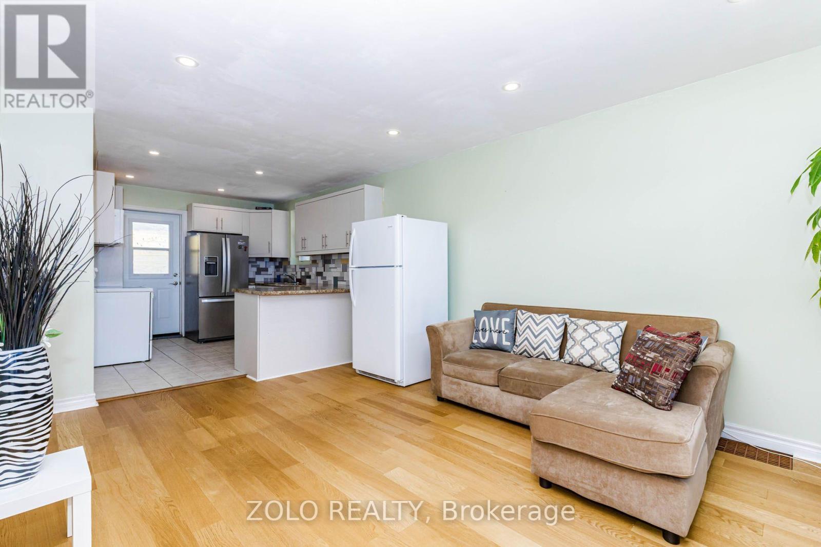 236 Parkdale Avenue S, Hamilton, ON - Indoor