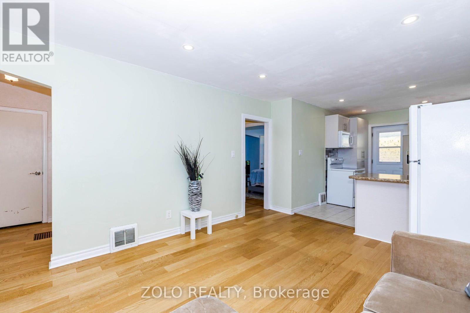 236 Parkdale Avenue S, Hamilton, ON - Indoor