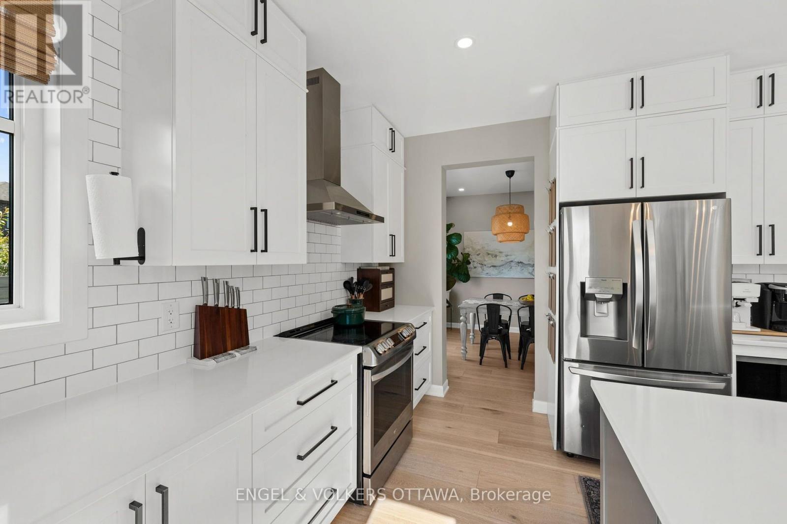 720 Coast Circle, Ottawa, ON - Indoor Photo Showing Kitchen With Stainless Steel Kitchen With Upgraded Kitchen