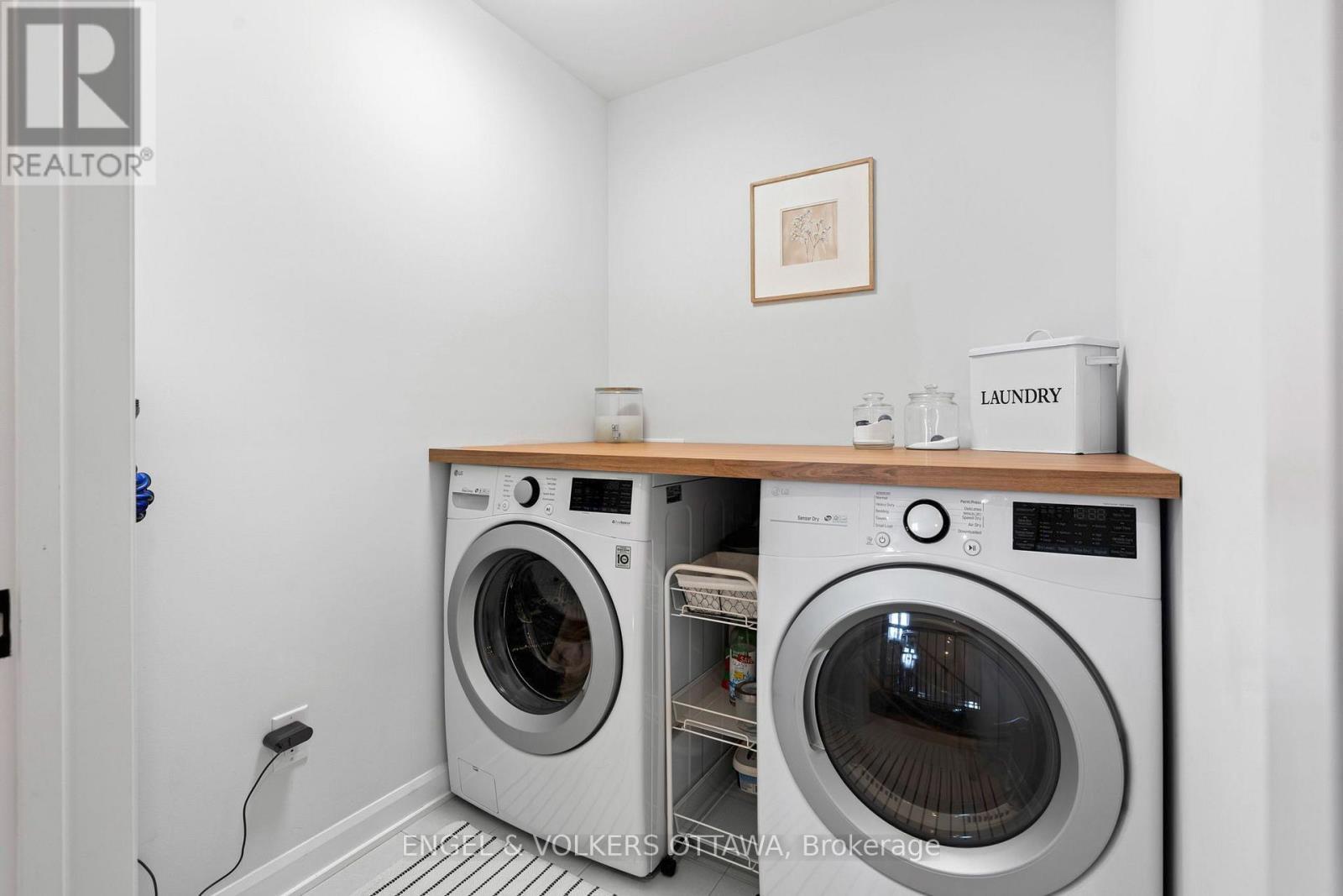 720 Coast Circle, Ottawa, ON - Indoor Photo Showing Laundry Room