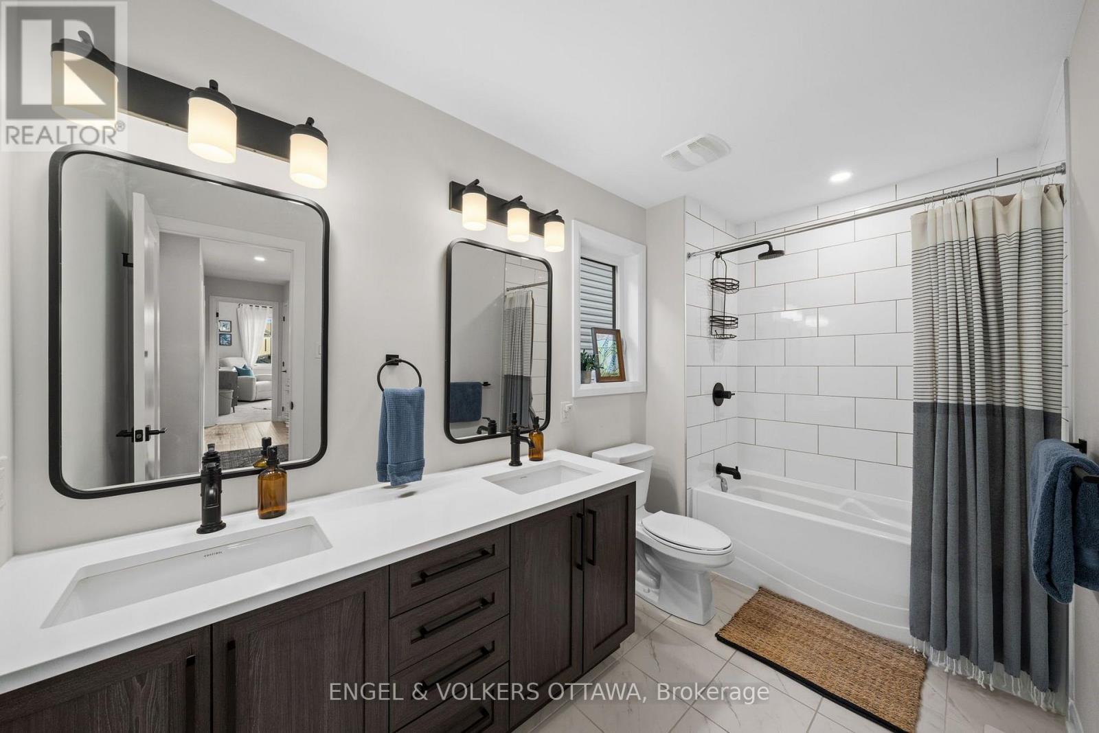 720 Coast Circle, Ottawa, ON - Indoor Photo Showing Bathroom