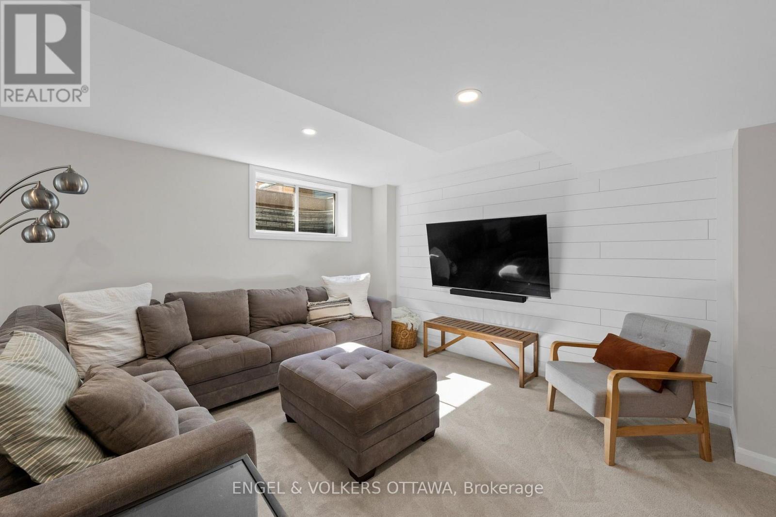 720 Coast Circle, Ottawa, ON - Indoor Photo Showing Living Room