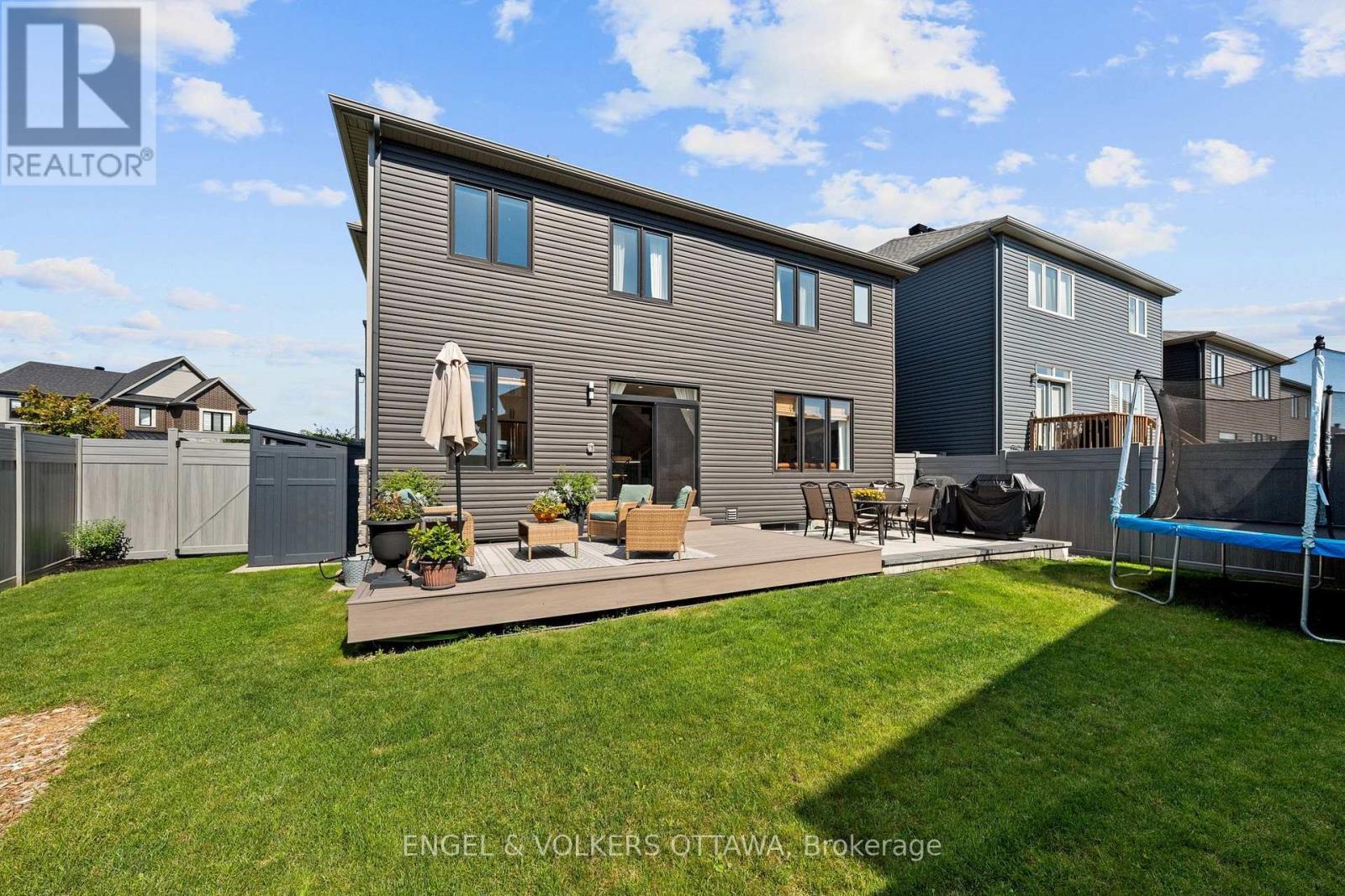 720 Coast Circle, Ottawa, ON - Outdoor