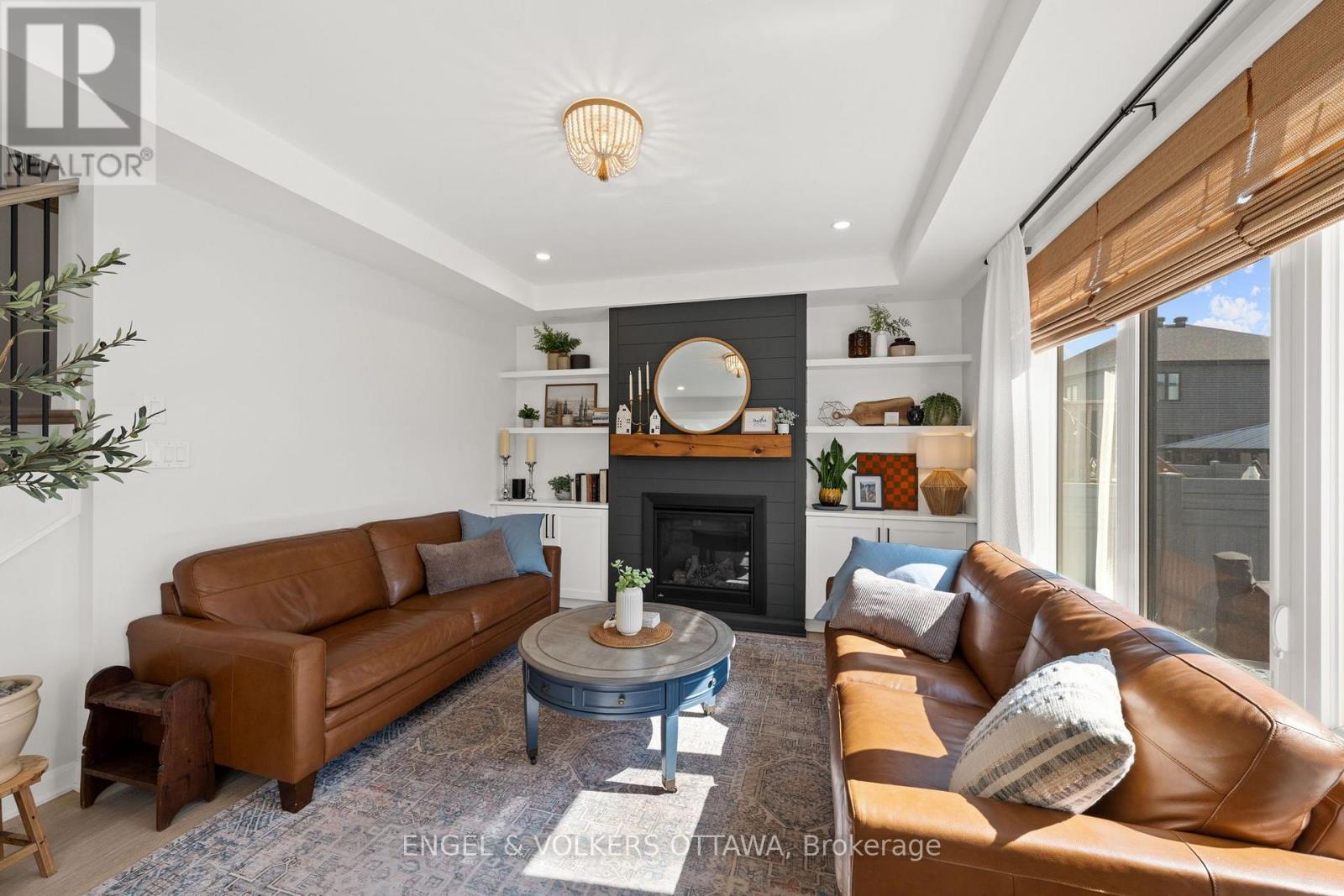 720 Coast Circle, Ottawa, ON - Indoor Photo Showing Living Room With Fireplace