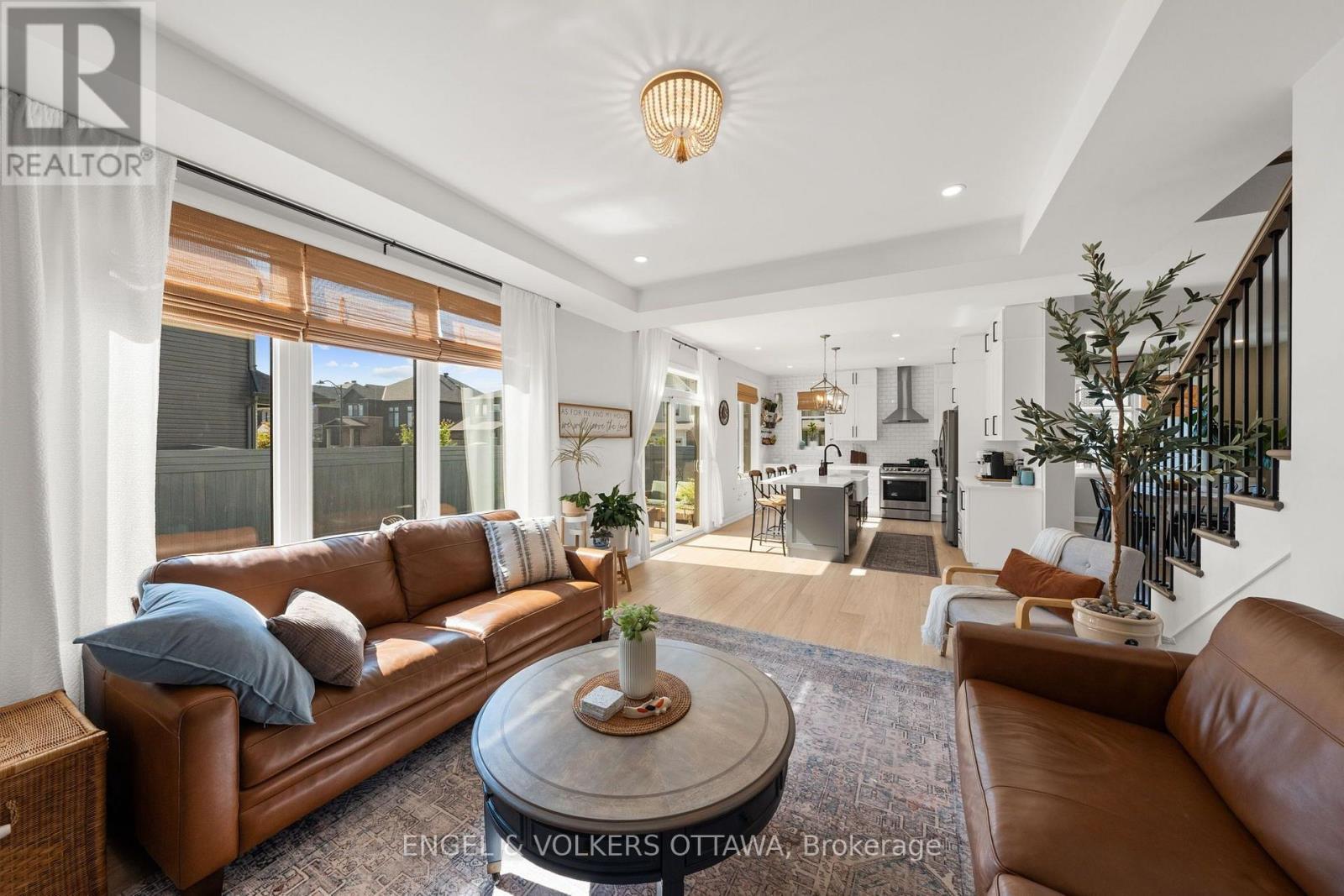 720 Coast Circle, Ottawa, ON - Indoor Photo Showing Living Room
