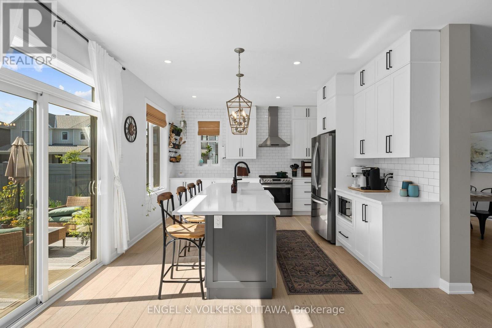 720 Coast Circle, Ottawa, ON - Indoor Photo Showing Kitchen With Stainless Steel Kitchen With Upgraded Kitchen