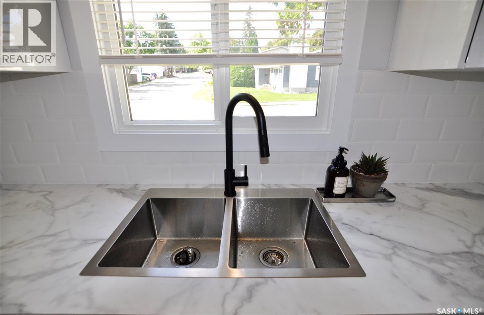 407 Wathaman Crescent, Saskatoon, SK - Indoor Photo Showing Kitchen With Double Sink