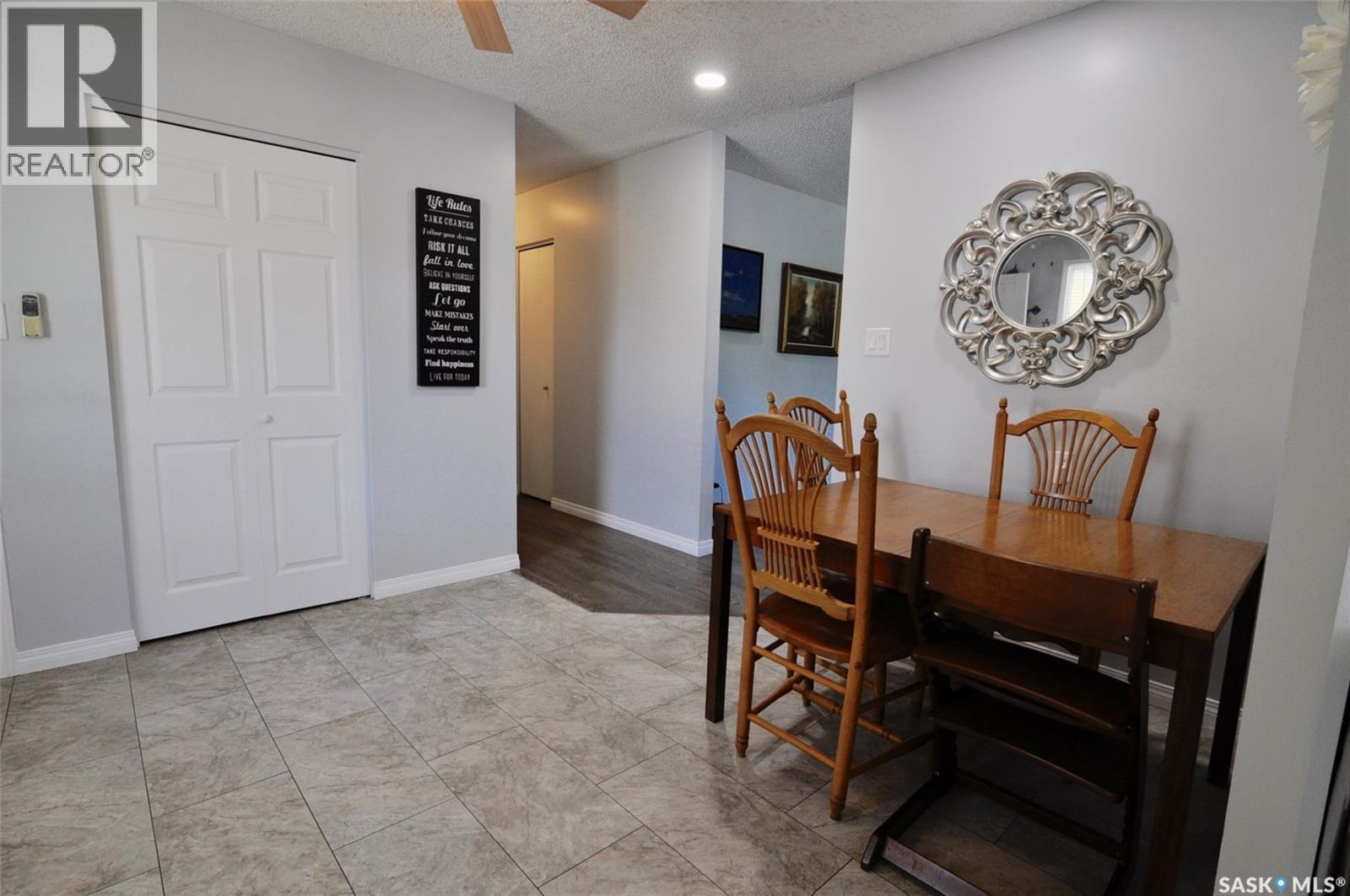 407 Wathaman Crescent, Saskatoon, SK - Indoor Photo Showing Dining Room