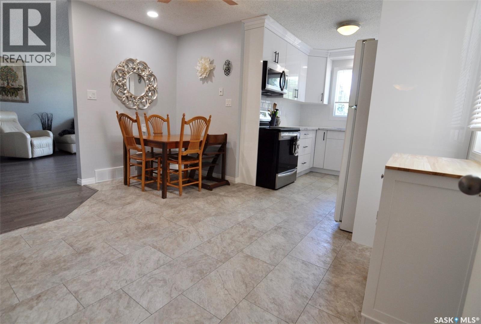 407 Wathaman Crescent, Saskatoon, SK - Indoor