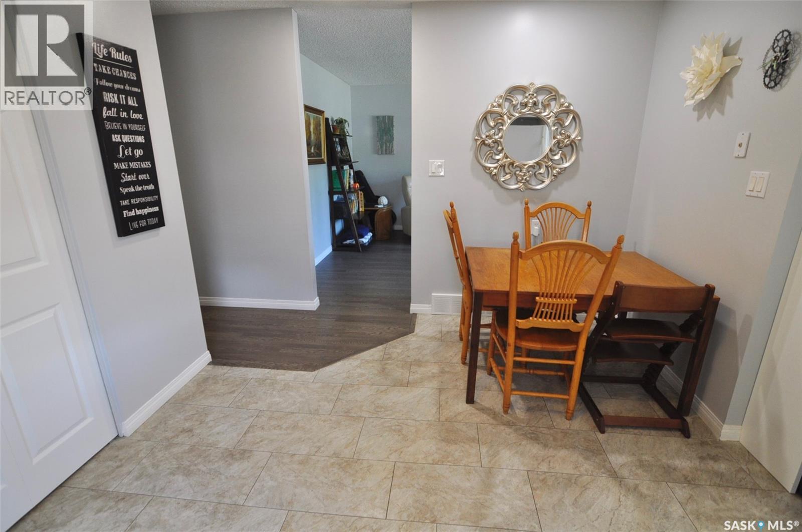 407 Wathaman Crescent, Saskatoon, SK - Indoor Photo Showing Dining Room