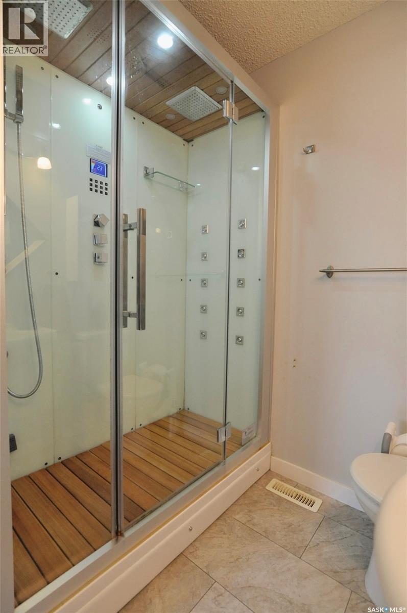 407 Wathaman Crescent, Saskatoon, SK - Indoor Photo Showing Bathroom