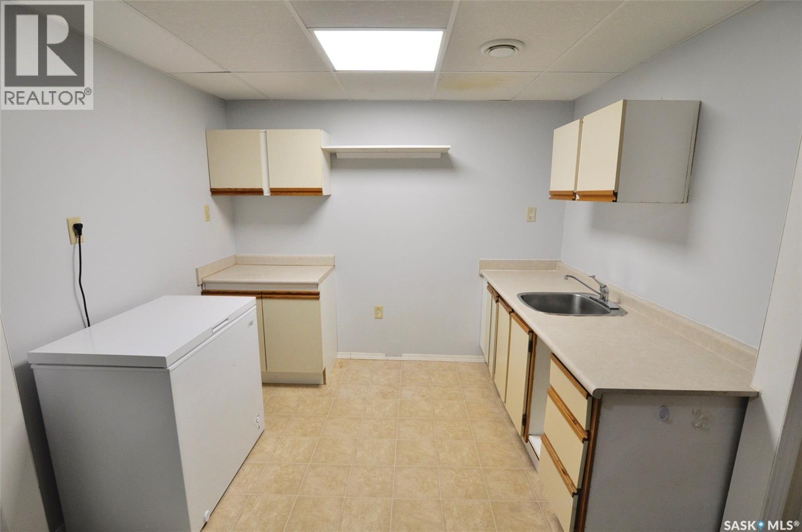 407 Wathaman Crescent, Saskatoon, SK - Indoor Photo Showing Laundry Room