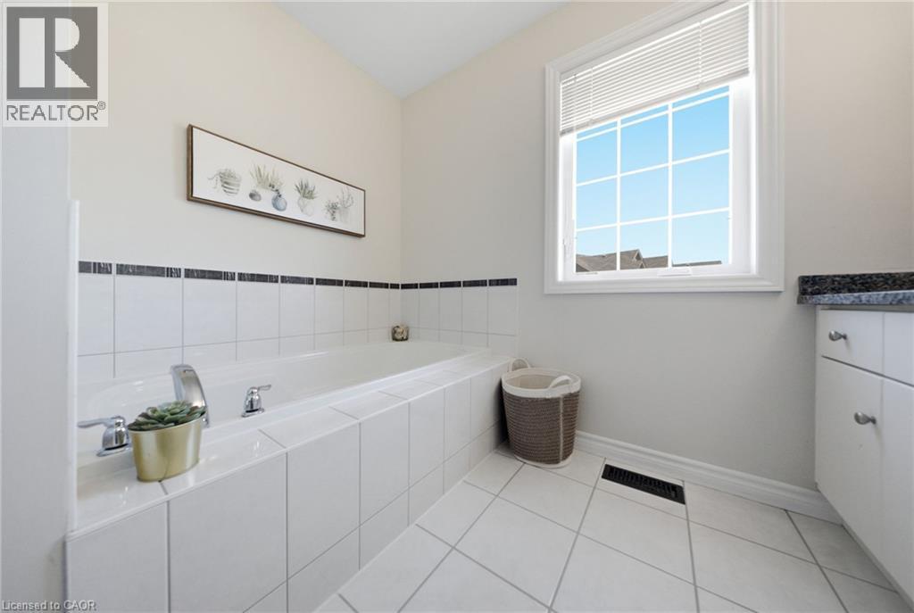 65 Amsterdam Crescent, Guelph, ON - Indoor Photo Showing Bathroom