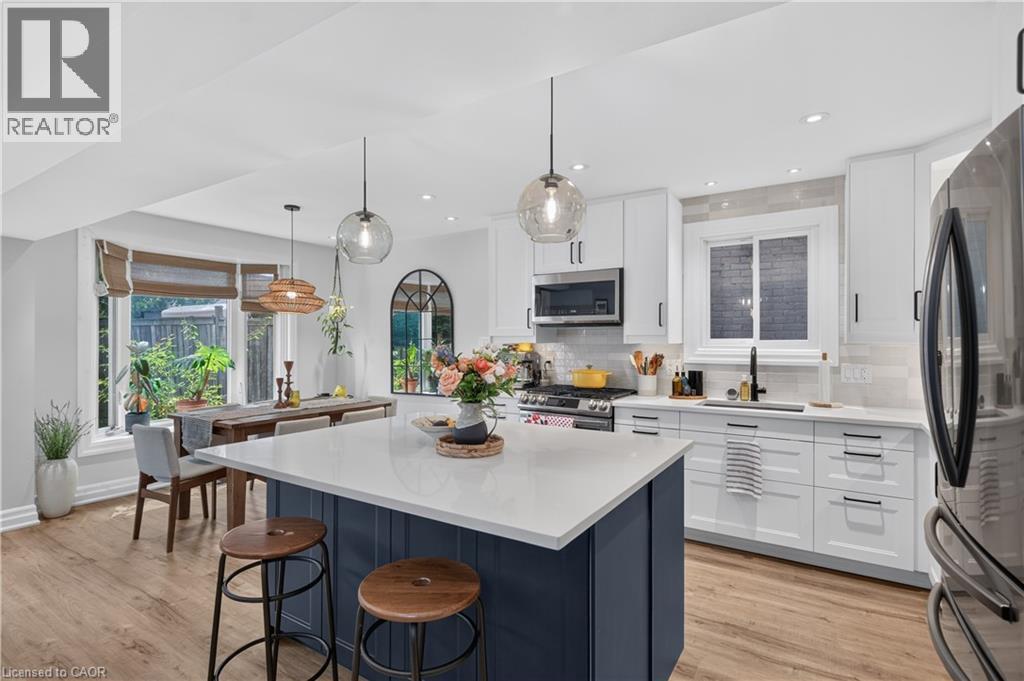 171 Golfwood Drive, Hamilton, ON - Indoor Photo Showing Kitchen With Upgraded Kitchen