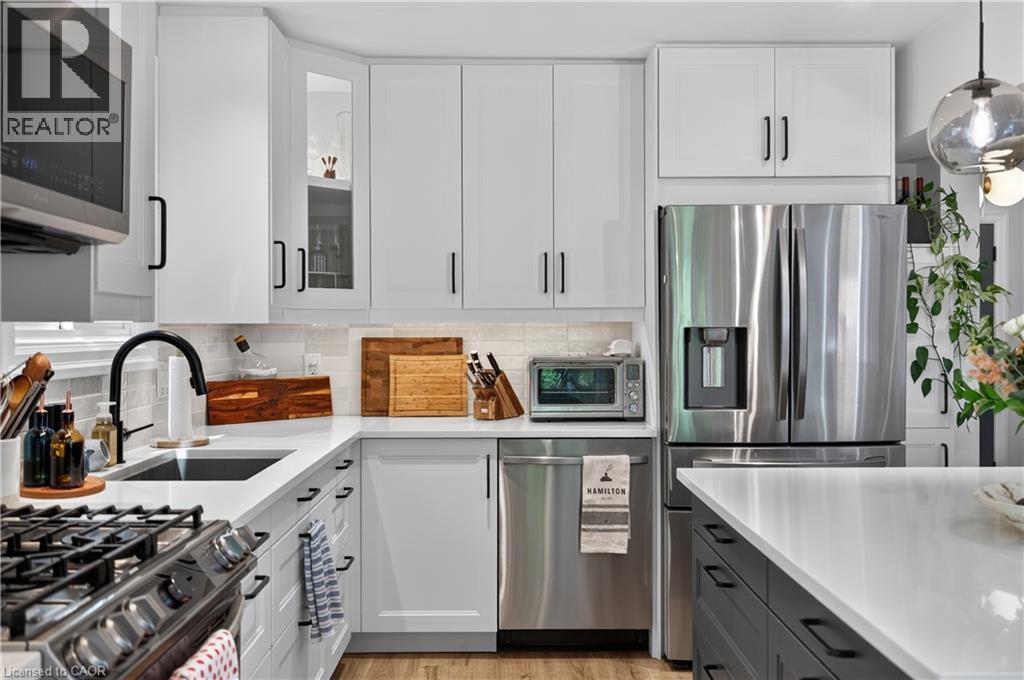 171 Golfwood Drive, Hamilton, ON - Indoor Photo Showing Kitchen With Upgraded Kitchen