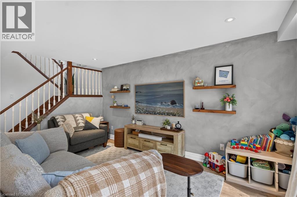 171 Golfwood Drive, Hamilton, ON - Indoor Photo Showing Living Room