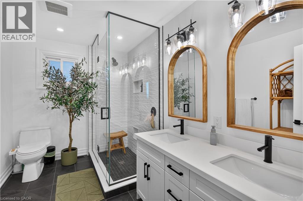 171 Golfwood Drive, Hamilton, ON - Indoor Photo Showing Bathroom