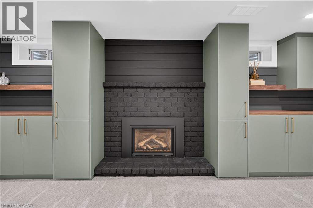 171 Golfwood Drive, Hamilton, ON - Indoor Photo Showing Living Room With Fireplace