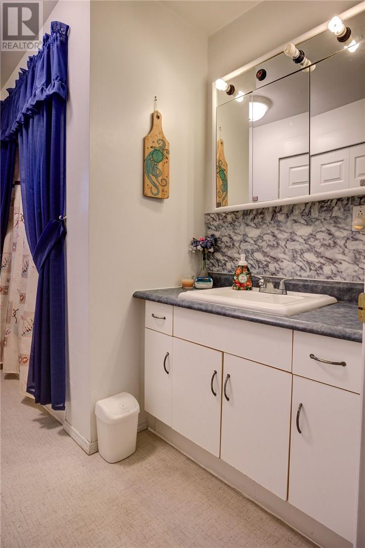 29 Leblanc Street, Whitefish, ON - Indoor Photo Showing Bathroom