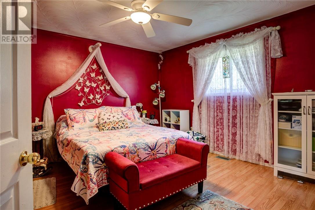 29 Leblanc Street, Whitefish, ON - Indoor Photo Showing Bedroom