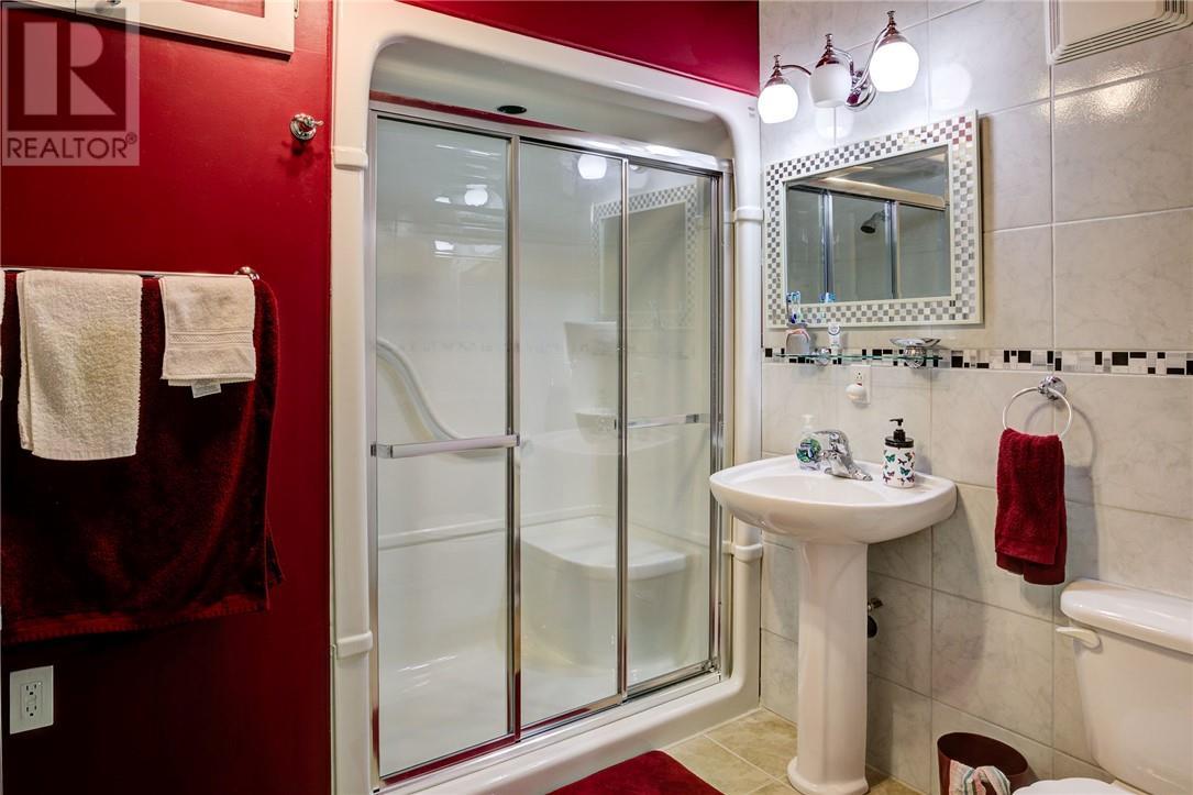 29 Leblanc Street, Whitefish, ON - Indoor Photo Showing Bathroom
