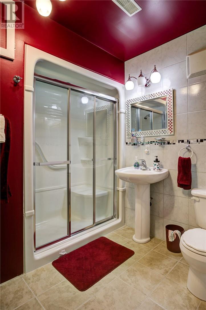 29 Leblanc Street, Whitefish, ON - Indoor Photo Showing Bathroom