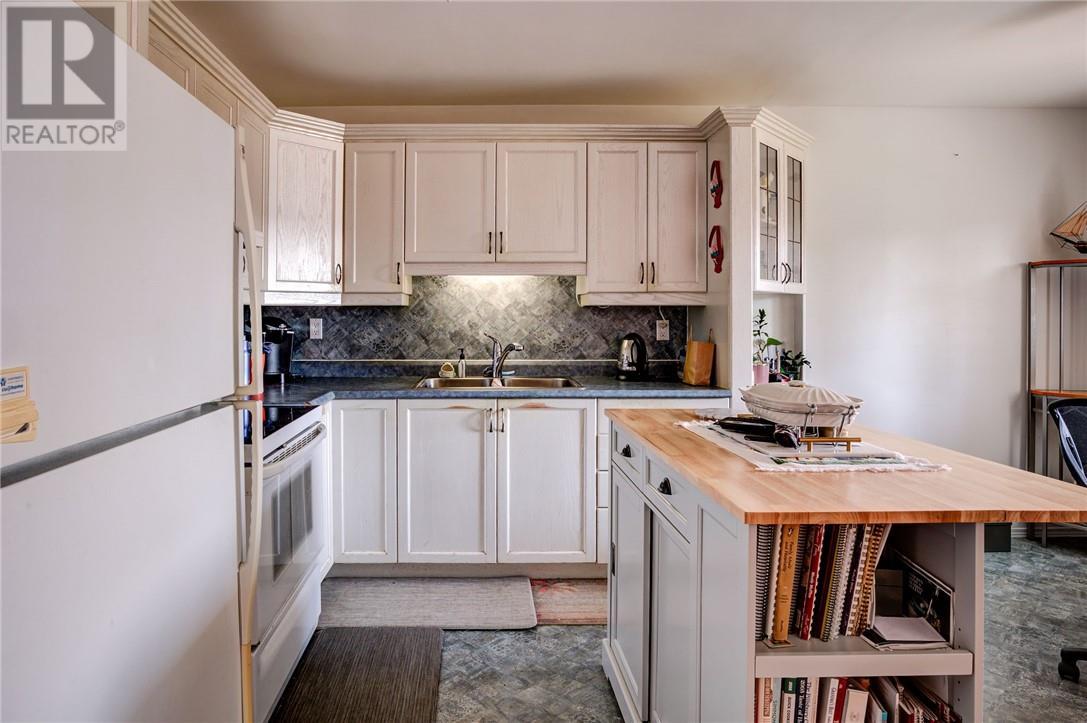 29 Leblanc Street, Whitefish, ON - Indoor Photo Showing Kitchen With Double Sink
