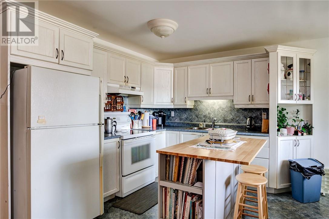 29 Leblanc Street, Whitefish, ON - Indoor Photo Showing Kitchen