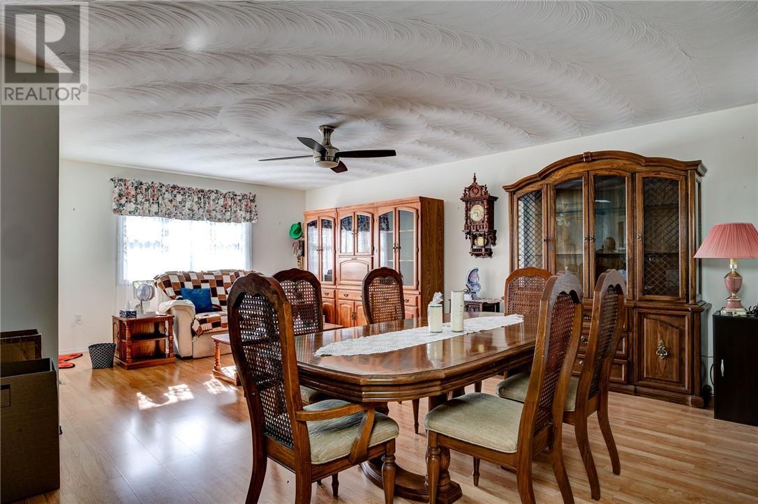 29 Leblanc Street, Whitefish, ON - Indoor Photo Showing Dining Room