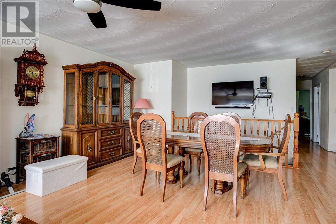 29 Leblanc Street, Whitefish, ON - Indoor Photo Showing Dining Room